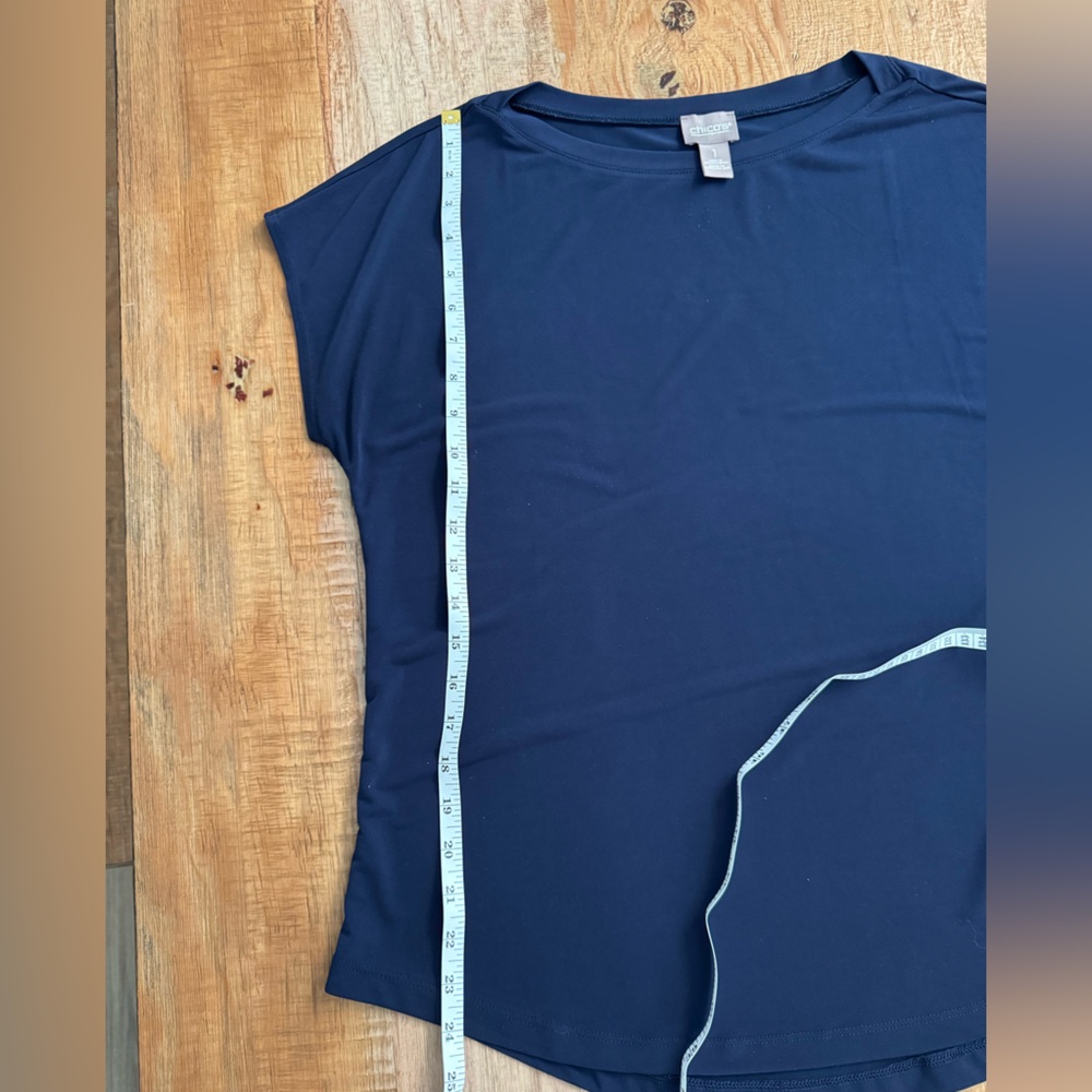 Chico's Size 1 Navy Blue Cap Sleeve Lightweight Relaxed Top size Medium - Picture 6 of 6